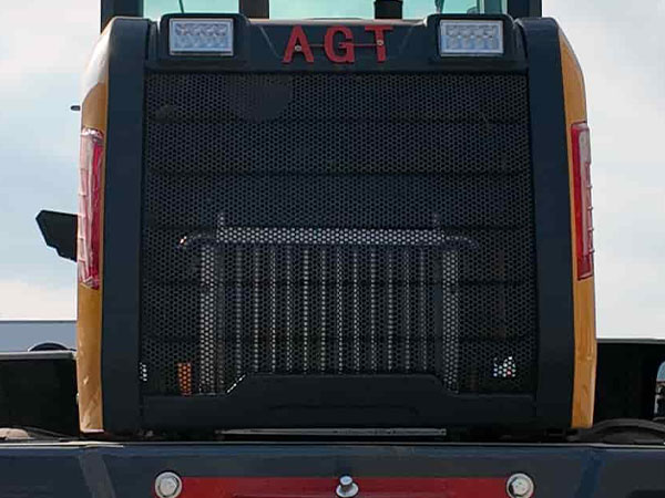 Pieni nivelkuormaaja