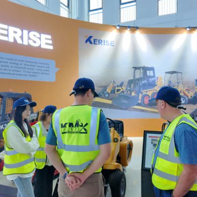 Internationale Kunden besuchen das Kerise-Werk und stärken die globale Zusammenarbeit.