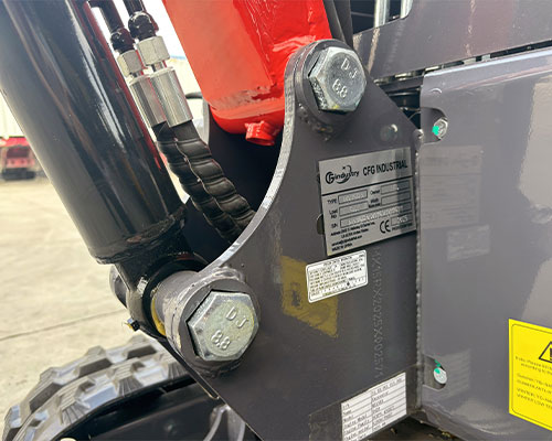 Мини-экскаватор грузоподъемностью 1,5 тонны Мини-экскаватор грузоподъемностью 1,5 тонны