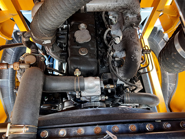 Pieni nivelkuormaaja