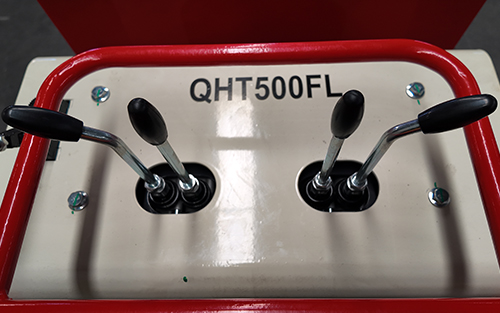 Мини-погрузчик с бортовым поворотом Мини-погрузчик с бортовым поворотом