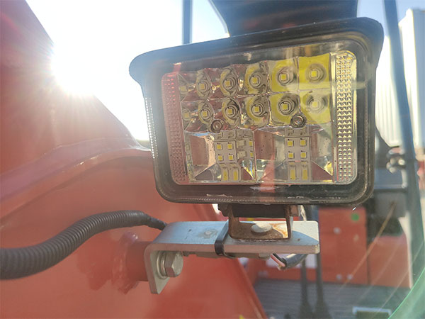 Продается экскаватор грузоподъемностью 1,8 тонны.