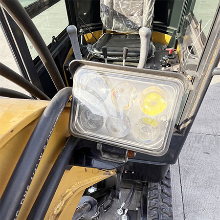 1,3 tonnin kaivinkone