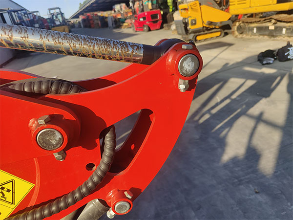 Продается экскаватор грузоподъемностью 1,8 тонны.